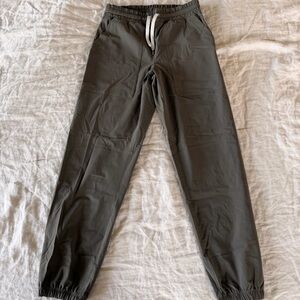 Vuori women’s weekend jogger pant